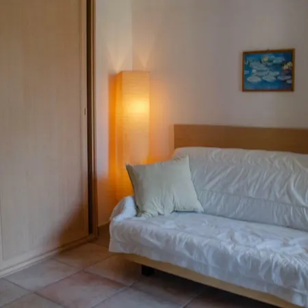 Ada Villa *